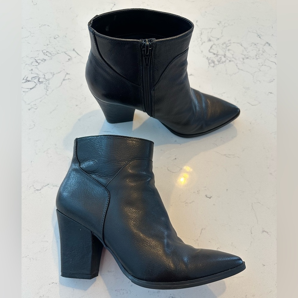 Nine West LIKE NEW!! Lezark Black Leather Ankle Boots, Size 6